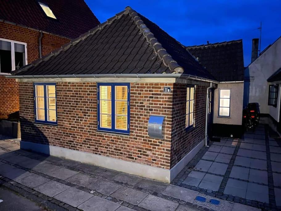 Hyggeligt Lille Byhus Lige Mellem Havnen Og Bytorv Ringkøbing Exteriör bild